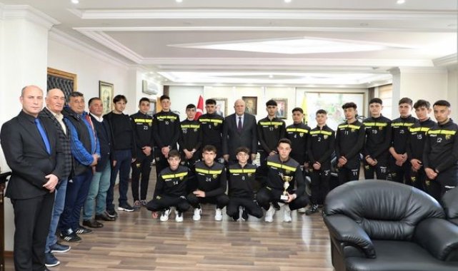 Şampiyonlardan Başkan Pekmezci'ye ziyaret
