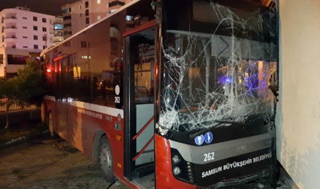 Samsun'da halk otobüsü ile minibüs çarpıştı: 1 yaralı