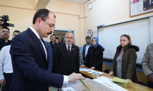 Samsun'da oyunu kullanan Bakan Muş: Büyük bir katılım olduğunu gözlemliyorum