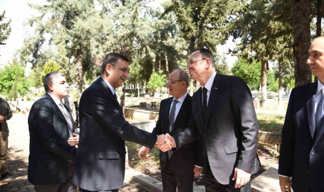 Sanayici N. Topçuoğlu mezarı başında dualarla anıldı