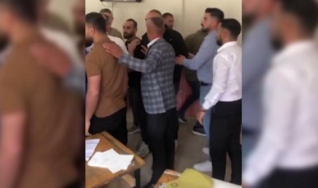 Sandık başında 'toplu oy kullanımı' kavgaları