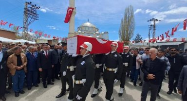Şehit Koçak'a, nişanlısı ve annesinden el ele uğurlama