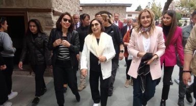 Selvi Kılıçdaroğlu, Mevlana Müzesi'ni ziyaret etti
