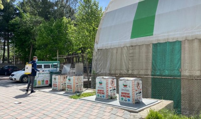 Siirt Belediyesi kent genelinde ilaçlama çalışmalarına devam ediyor