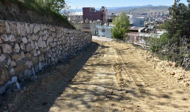 Siirt Belediyesi Şeyh Süleyman Mezarlığı'nda yol yapım çalışmasına başladı