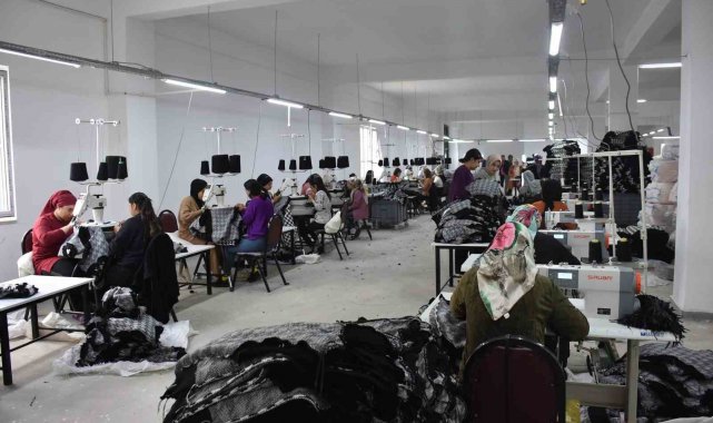 Siirt Belediyesi tekstil projeleri ile ilk etapta 240 kişi istihdam edildi