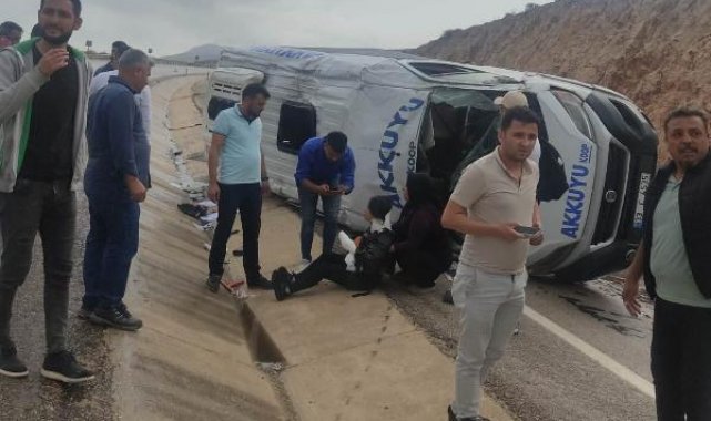 Silifke'de yolcu minibüsü devrildi: 7 yaralı