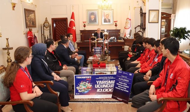 Şimşek, derece öğrencilerini altınla ödüllendirdi