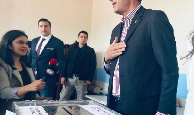 Sinan Oğan, Ankara'da oyunu kullandı