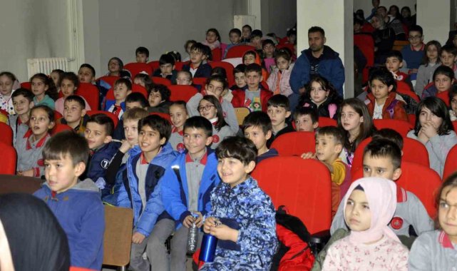 Sinop'ta köylerde yaşayan 5 bin çocuk tiyatroyla buluştu