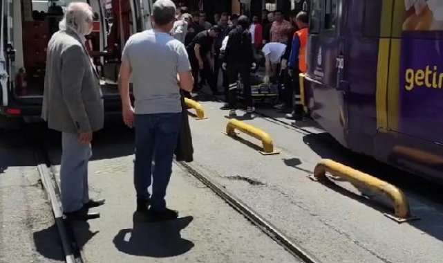 Sirkeci'de yayaya çarpan motosikletli yaralandı