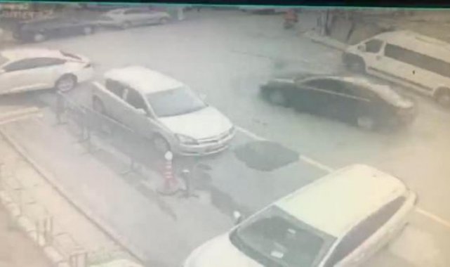 Şişli'de yayalara çarpan otomobilin polisten kaçtığı anlar kamerada