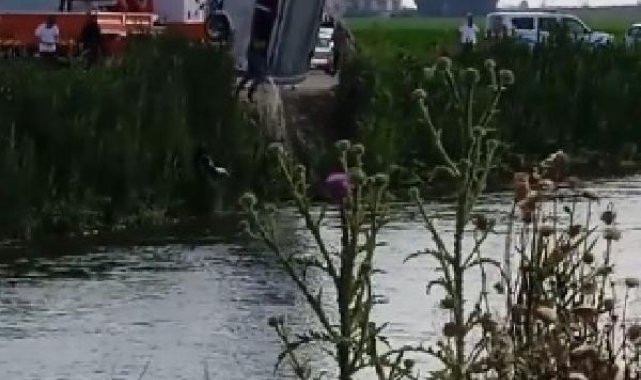 Sulama kanalına düşen minibüsteki 3 kişi öldü