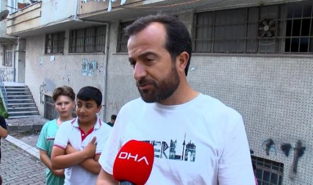 Sultangazi'de otomobil oyun oynayan çocukların arasına daldı
