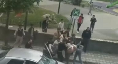 Sultangazi'de otomobili parçalayıp bıçakla dehşet saçtılar: 2 yaralı   