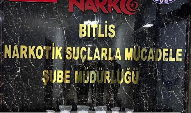 Taksideki 2 müşteri, 893 gram metamfetaminle yakalandı