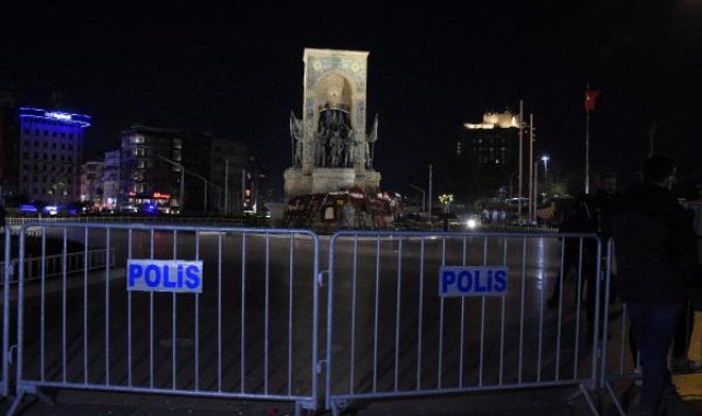 Taksim Meydanı yaya ve araç trafiğine açıldı