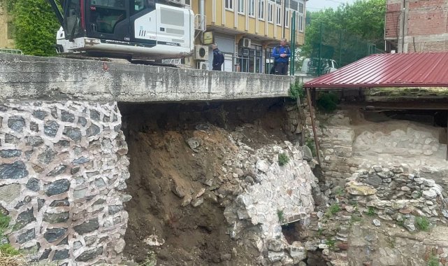 Tarihi İznik çini fırınlarının kazı alanı istinat duvarı çöktü