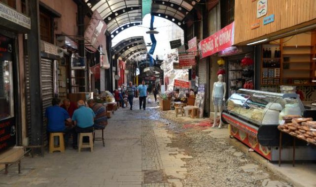 Tarihi Uzun Çarşı normal hayata dönüyor; 400 iş yeri faaliyete geçti