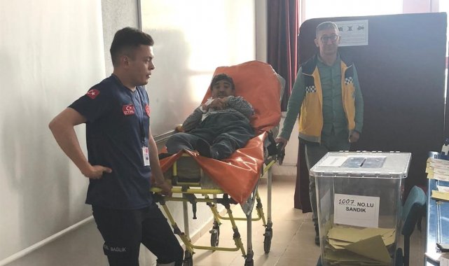 Tavşanlı'da tedavi gördüğü hastaneden çıkıp Hisarcık'ta oyunu kullandı