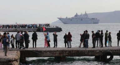 TCG Anadolu, Çanakkale Köprüsü'nün altından geçti