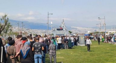 TCG Anadolu'ya 3'üncü günde de yoğun ilgi
