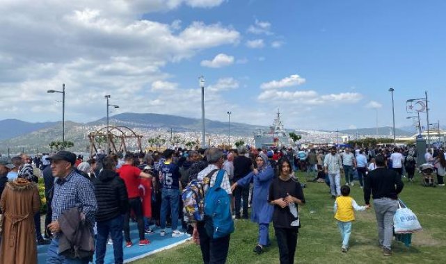 TCG Anadolu'ya 4'üncü günde de yoğun ilgi