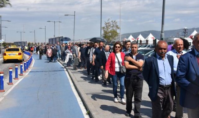 TCG Anadolu'ya İzmir'de yoğun ilgi