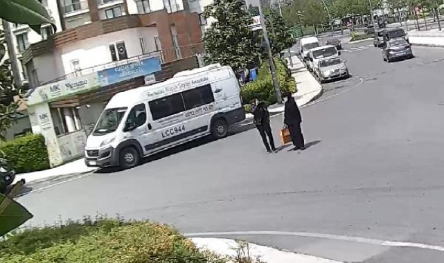 Telefon dolandırıcıları kandırdıkları kişilerin paralarını alırken görüntülendi