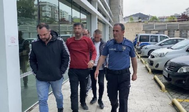 Telefonda küfrettiği iddiasıyla parkta bıçakladı
