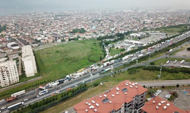 TEM'de kamyon devrildi; Ankara yönü ulaşıma kapandı - Yeniden