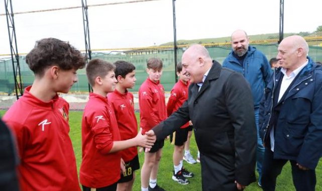 TFF Başkanı Büyükekşi, İstanbulspor'u ziyaret etti