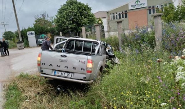 TIR ile kamyonet çarpıştı: 1 ölü, 3 yaralı