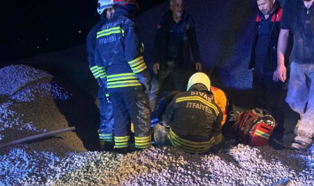 TIR'dan dökülen mıcırın altında kalan sürücü hayatını kaybetti