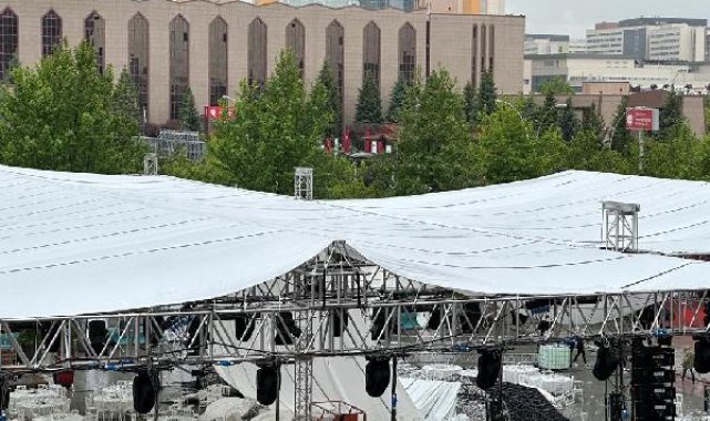 TOBB Genel Kurulu'nda branda çatı çöktü: 6 yaralı