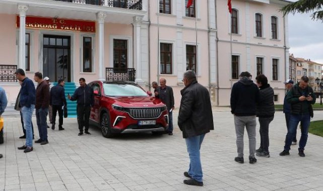 Togg Tekirdağ'da sergilenmeye başladı; selfie yaptılar