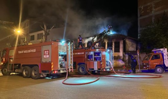Tokat'ta metruk evde yangın; itfaiye eri dumandan etkilendi