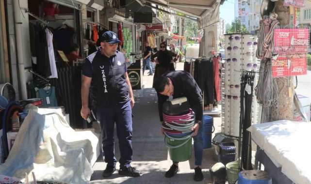 Toroslar zabıtasından yol ve kaldırım işgaline karşı denetim