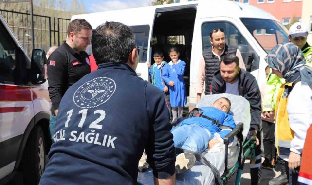 Trafik ve İlk Yardım Haftasında öğrencilere uygulamalı eğitimler verildi