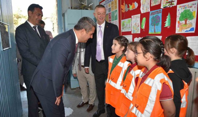 Trafikte parlayan yıldız minikler ödüllendirildi
