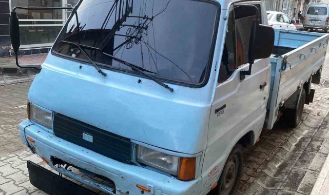 Trafikten men edilen araçla polise yakalandı
