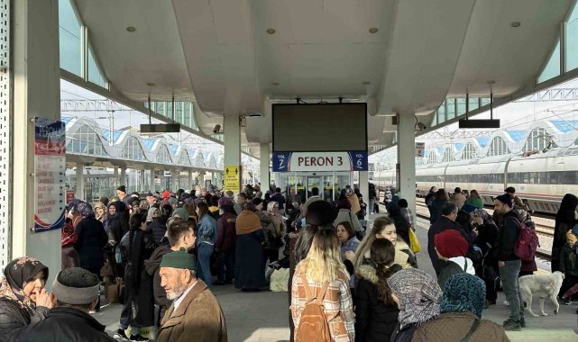 Tren garında 'Yunus Emre' kalabalığı