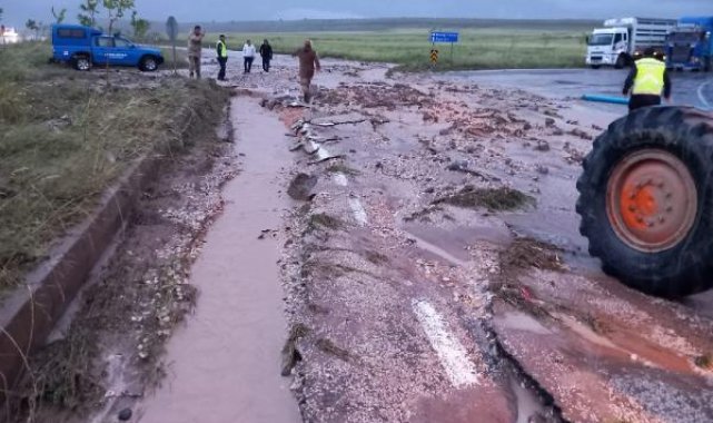 Tunceli'de sağanak; Çemişgezek-Pertek yolu kapandı
