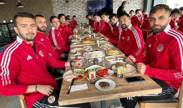 Turgutlusporlu futbolcular moral depoladı