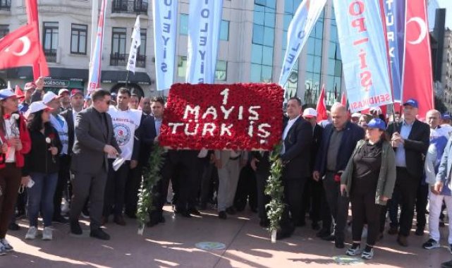 TÜRK-İŞ ve SİME-SEN Taksim Meydanı'na çelenk bıraktı