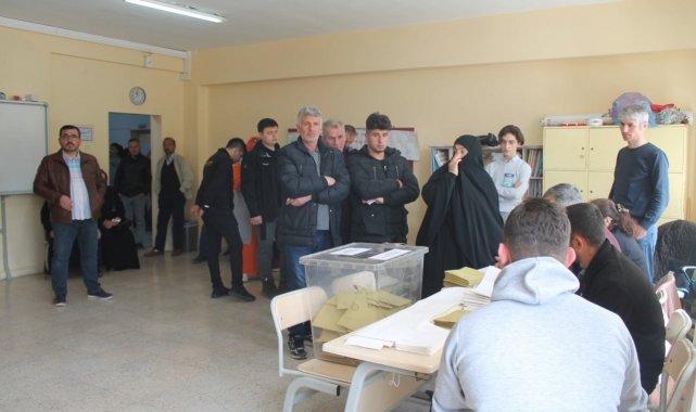 Türkiye'nin en az nüfuslu ili Bayburt'ta oylar heyecanla kullanılmaya başladı