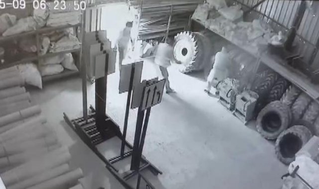 Tuzla'da şantiyedeki hırsızlık kamerada