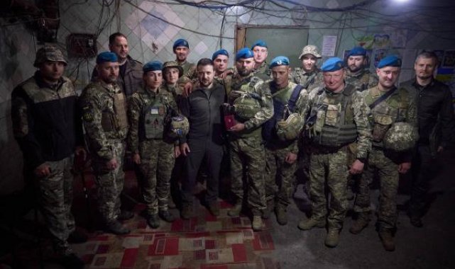 Ukrayna Devlet Başkanı Zelenski, Vuhledar'da Ukrayna askerlerini ziyaret etti
