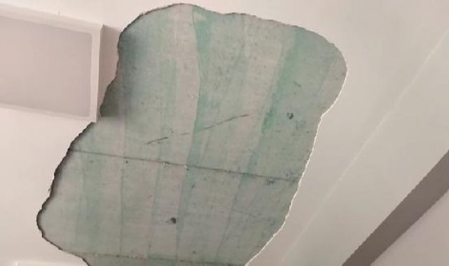 Ümraniye'de oy kullanımı sırasında tavandan sıva parçaları düştü: 2 yaralı