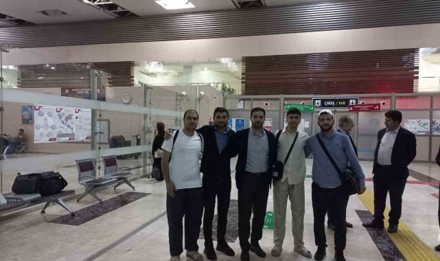 Umreye gönderilen üniversite öğrencileri Elazığ'a döndü